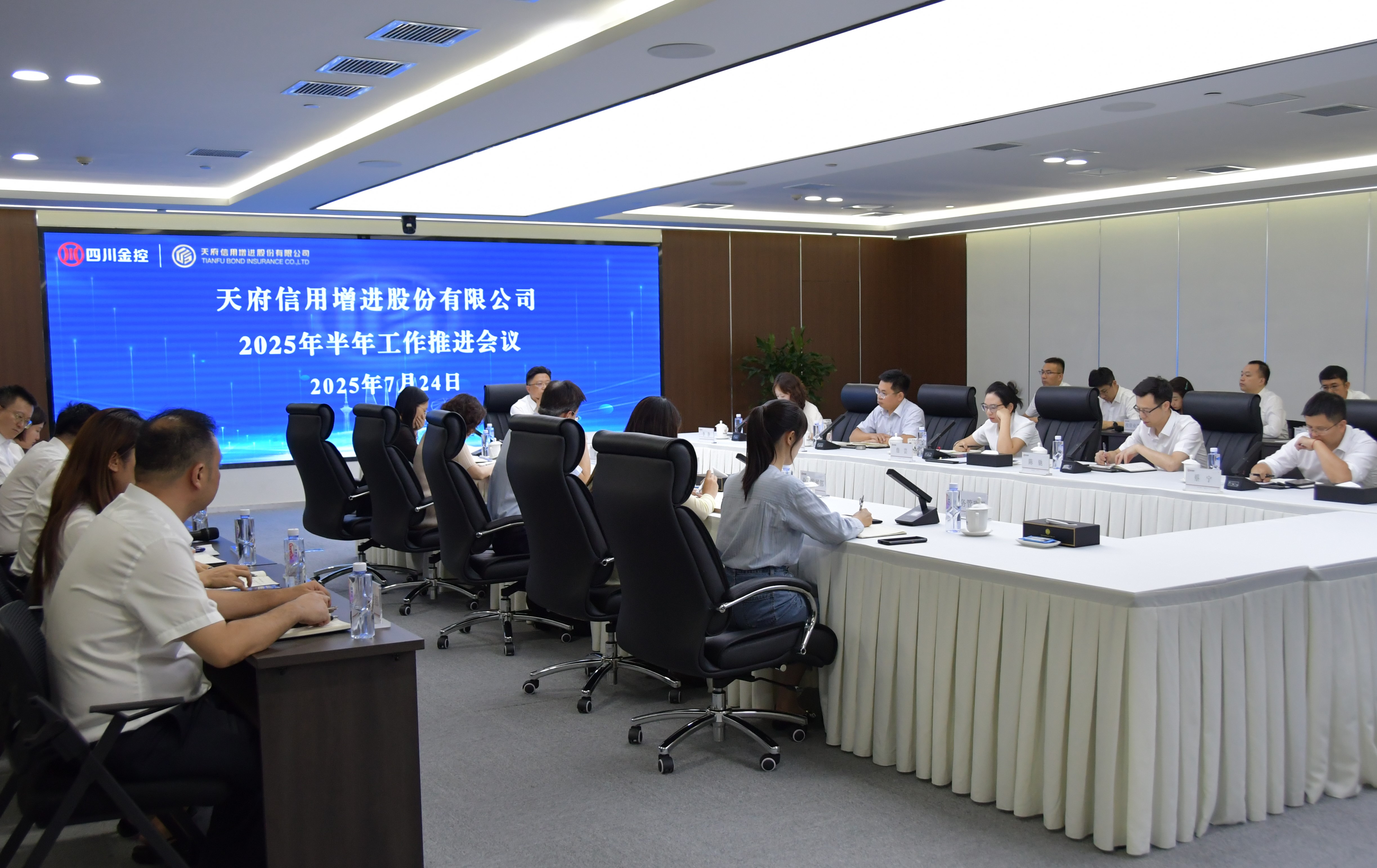 林书记照片2-裁剪 林书记照片2-裁剪